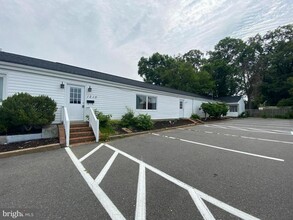 1210 Snowden St, Fredericksburg, VA for lease Building Photo- Image 2 of 12