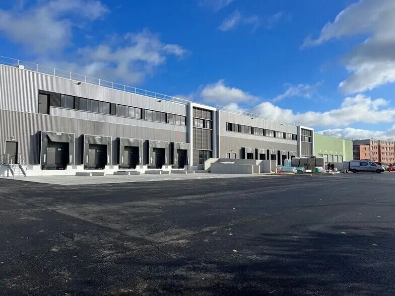 2 Avenue Des Morillons, Garges-lès-Gonesse for lease - Building Photo - Image 3 of 13