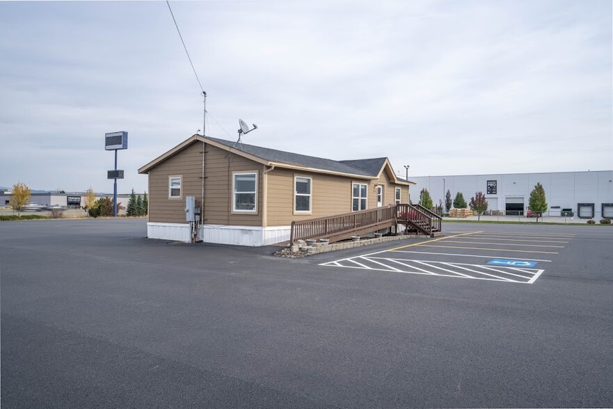 19117 E Broadway Ave, Spokane Valley, WA for lease - Building Photo - Image 3 of 14