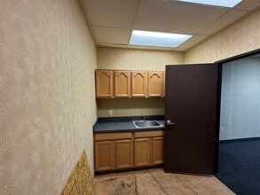 2833-2949 E Desert Inn Rd, Las Vegas, NV for lease Building Photo- Image 2 of 5