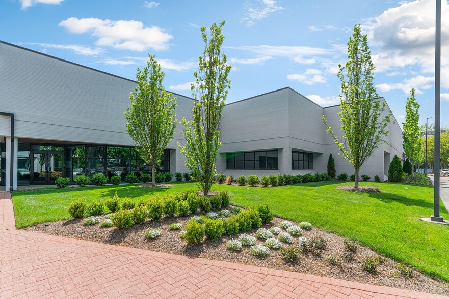 4016-4025 Stirrup Creek Dr, Durham, NC for lease - Building Photo - Image 3 of 8