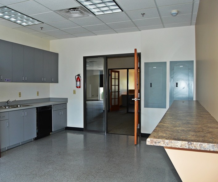 1801 S Extension Rd, Mesa, AZ for lease - Interior Photo - Image 3 of 13