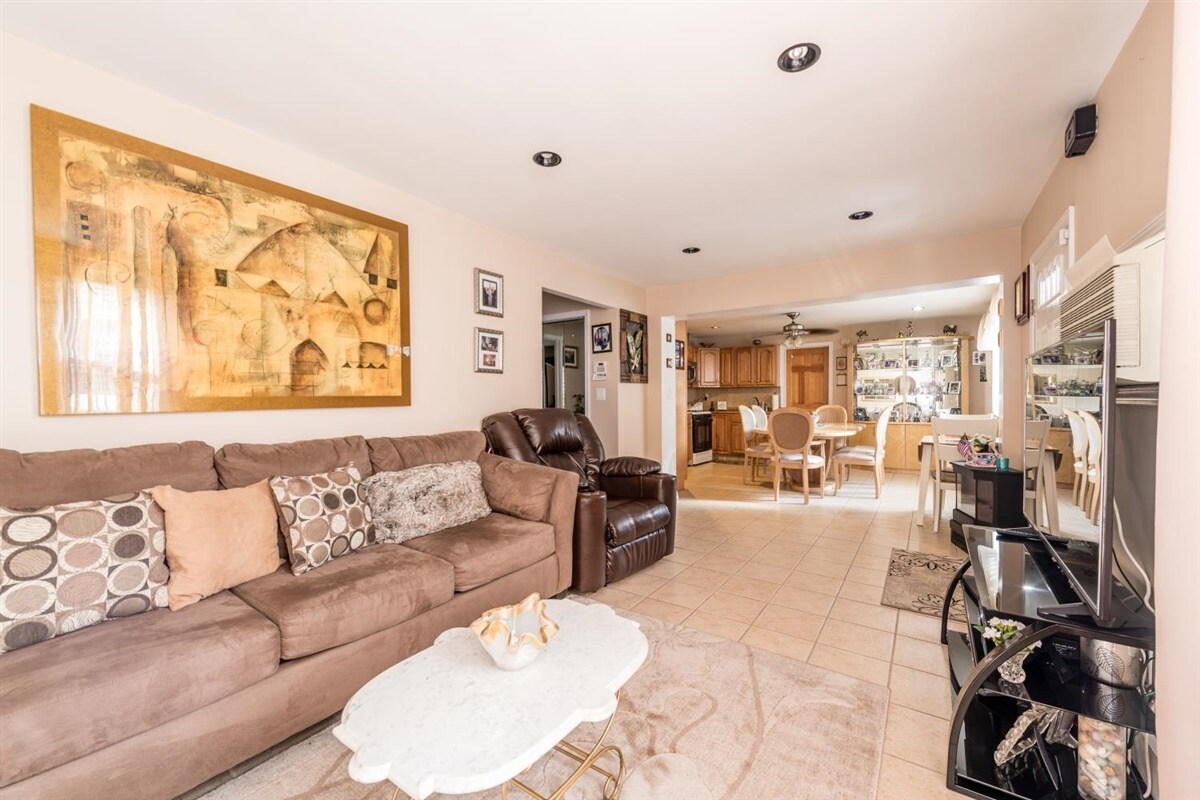 2837 Waterbury Ave, Bronx, NY 10461