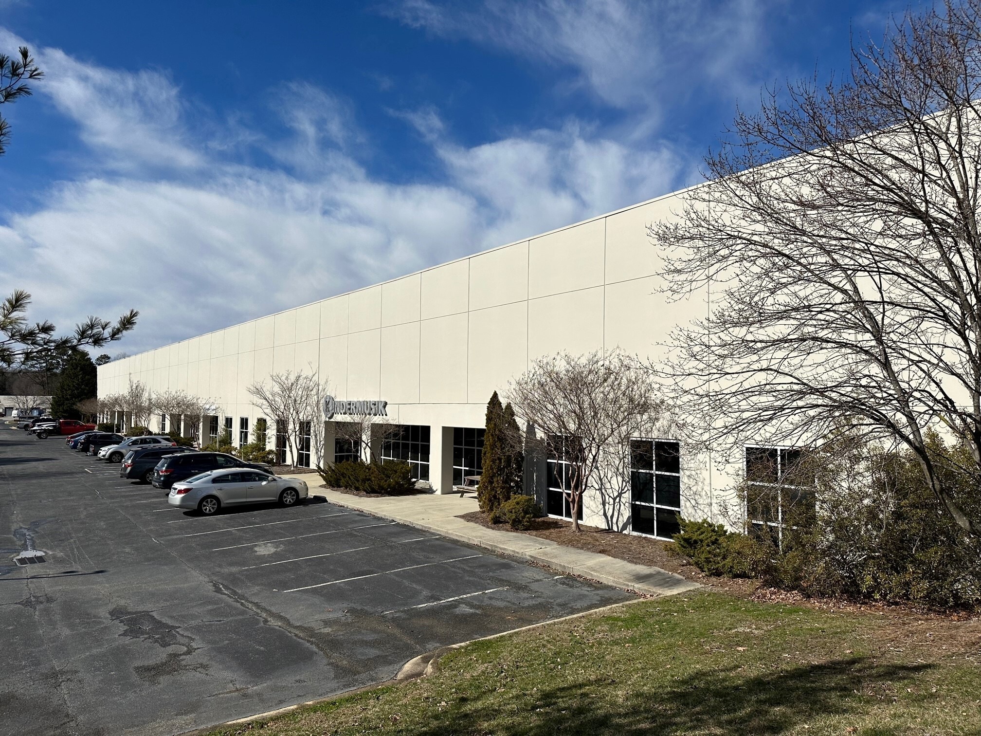 2606 Phoenix Dr, Greensboro, NC 27406 Holden 85 Business Park