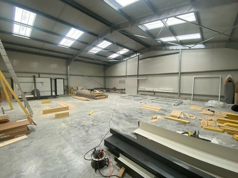 Flex in Plovan for sale - Construction Photo - Image 2 of 4