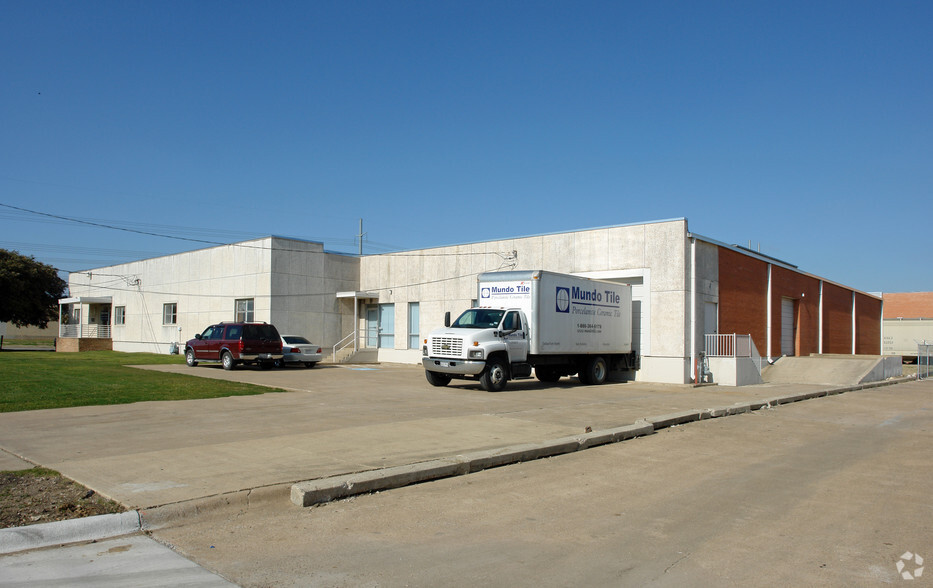 9210-9212 Sovereign Row, Dallas, TX for lease - Building Photo - Image 2 of 3