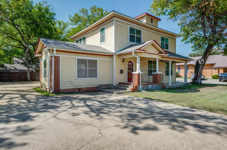 1117 N Elm St, Denton, TX for sale - Building Photo - Image 2 of 25