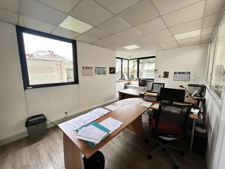 Office in Chatou for lease - Interior Photo - Image 3 of 9
