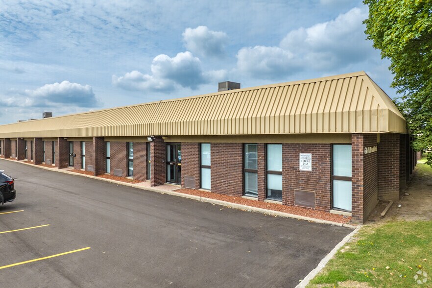 640 Petrolia Rd, Toronto, ON for lease - Building Photo - Image 2 of 5