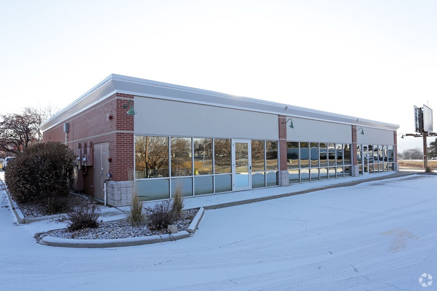 3800 100th St, Urbandale, IA for lease - Building Photo - Image 2 of 3