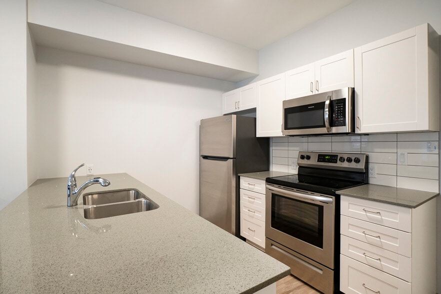 168 Division St, Kingston, ON for lease - Building Photo - Image 3 of 65