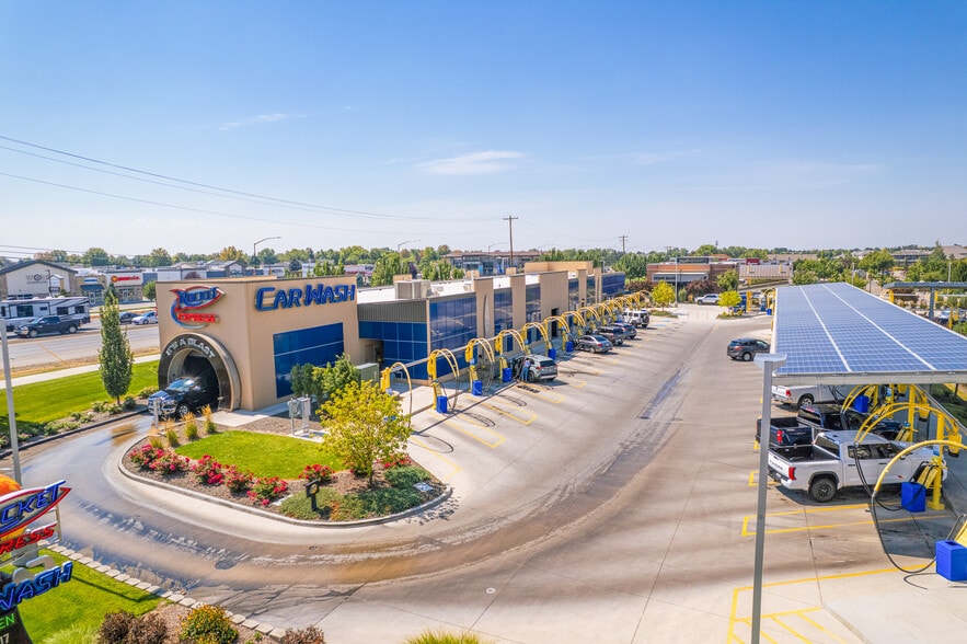 Rocket Express Car Wash Portfolio portfolio of 5 properties for sale on LoopNet.com - Building Photo - Image 3 of 5