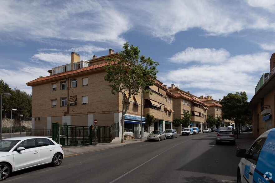 Multifamily in Colmenar Viejo, Madrid for sale - Primary Photo - Image 1 of 1