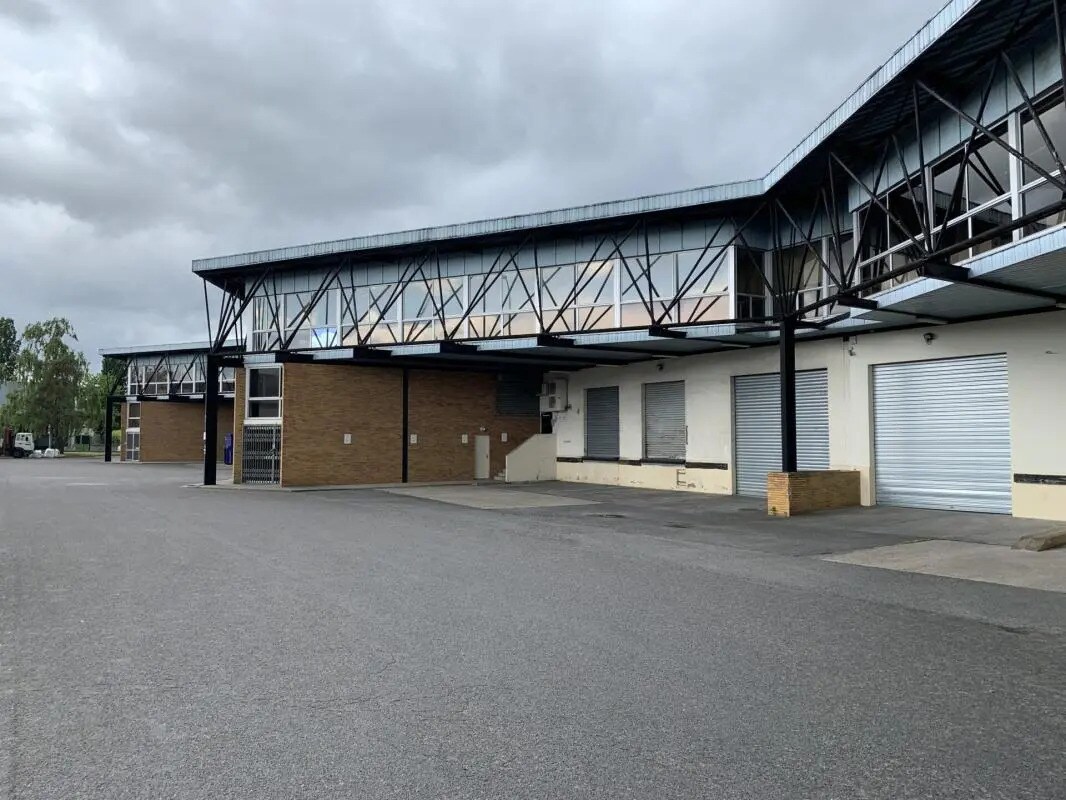 Industrial in Morangis for lease Building Photo- Image 1 of 13