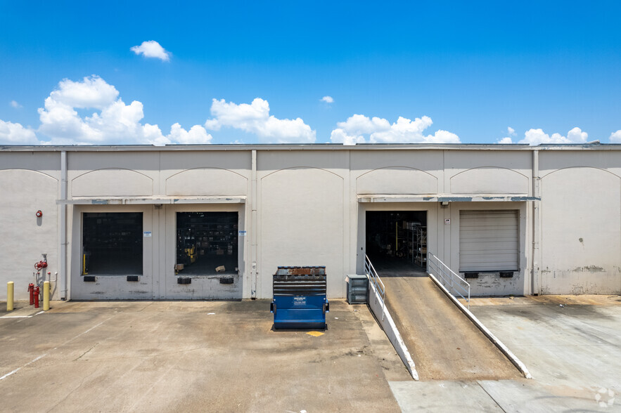 1200-1236 Silber Rd, Houston, TX for lease - Building Photo - Image 3 of 4