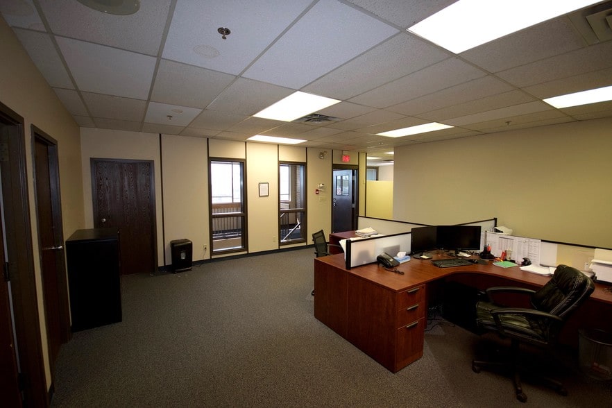 3024 49th Ave SE, Calgary, AB for sale - Building Photo - Image 1 of 1