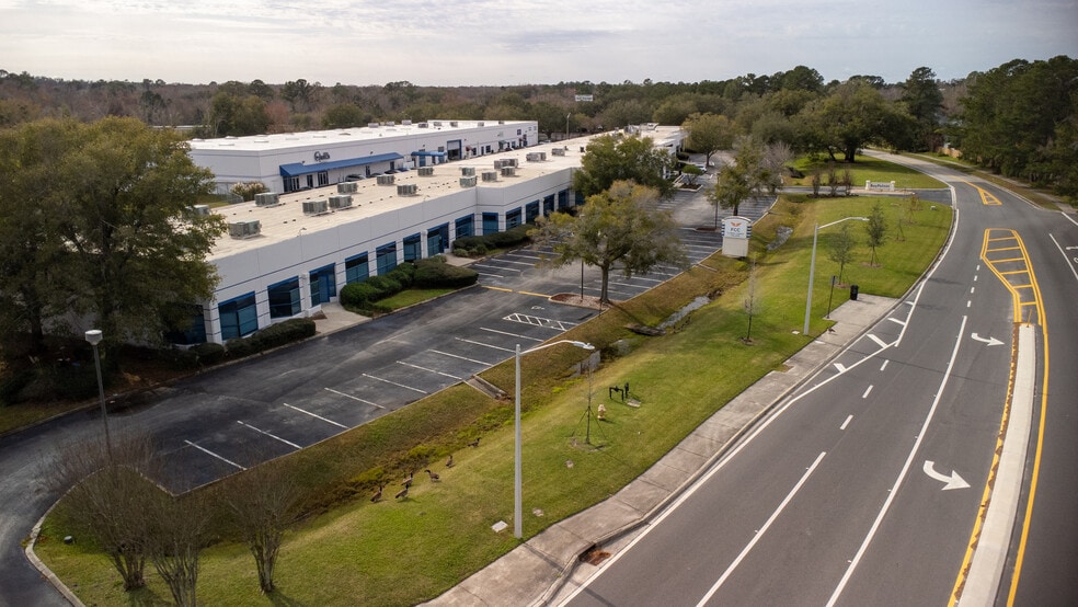 6600 Youngerman Cir, Jacksonville, FL for lease - Building Photo - Image 3 of 17