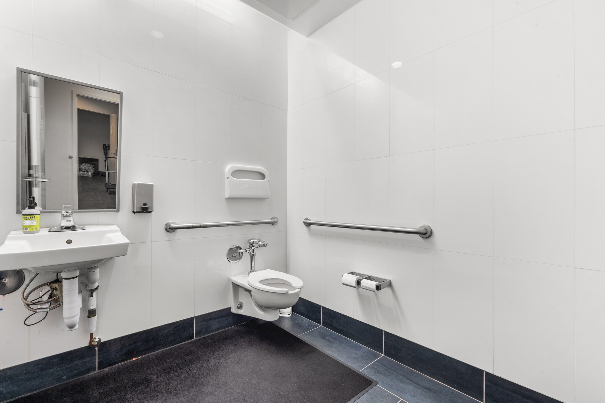 1040 Biscayne Blvd, Miami, FL for lease Building Photo- Image 1 of 18