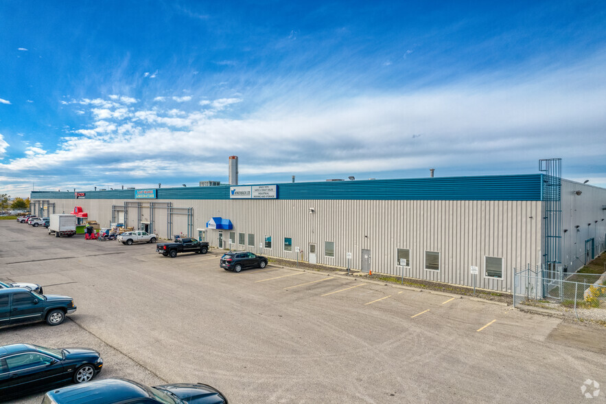 707 Barlow Trl SE, Calgary, AB for lease - Building Photo - Image 3 of 8