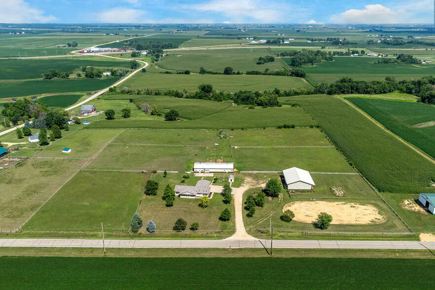 2135 260TH Avenue, De Witt, IA for sale - Primary Photo - Image 1 of 1