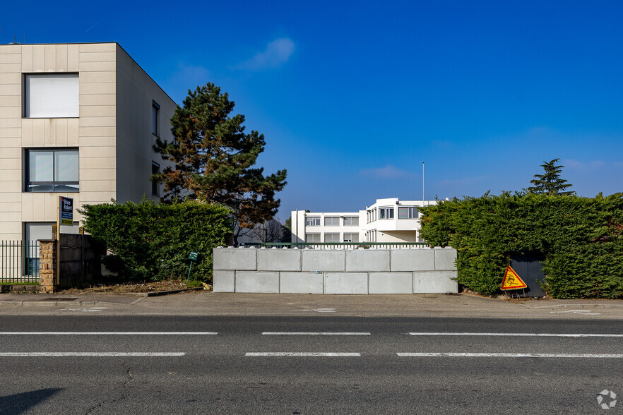 Office in Chassieu for sale - Primary Photo - Image 1 of 5