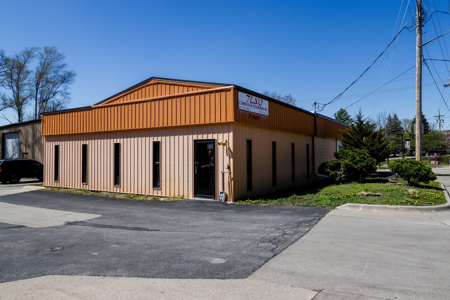 7667 Burlington St, Omaha, NE for sale - Building Photo - Image 1 of 14