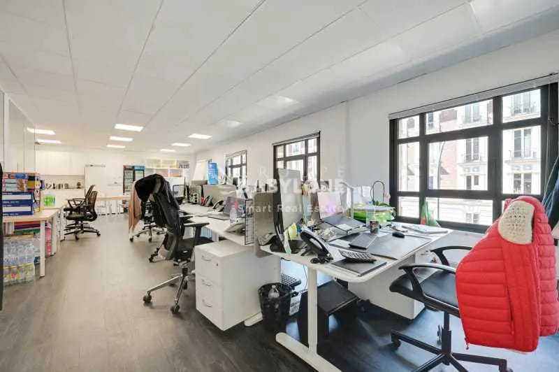 Office in Clichy for lease - Interior Photo - Image 3 of 10
