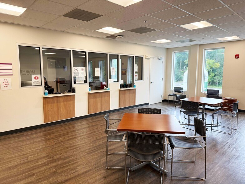 1 W Lakeshore Dr, Birmingham, AL for lease - Building Photo - Image 3 of 10