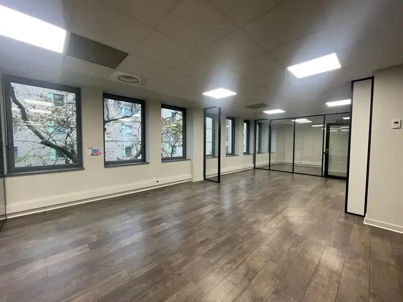 Office in Clichy for lease Interior Photo- Image 1 of 8