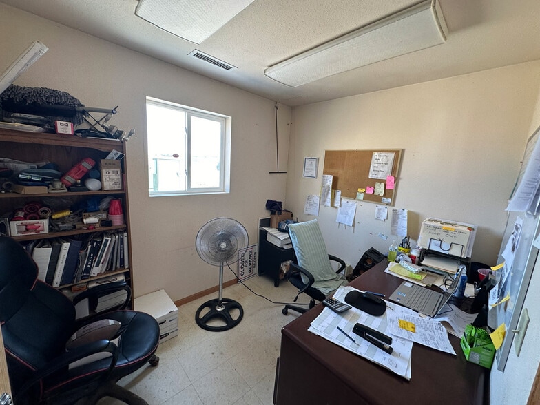 8139 61st St NW, Stanley, ND for sale - Interior Photo - Image 3 of 8