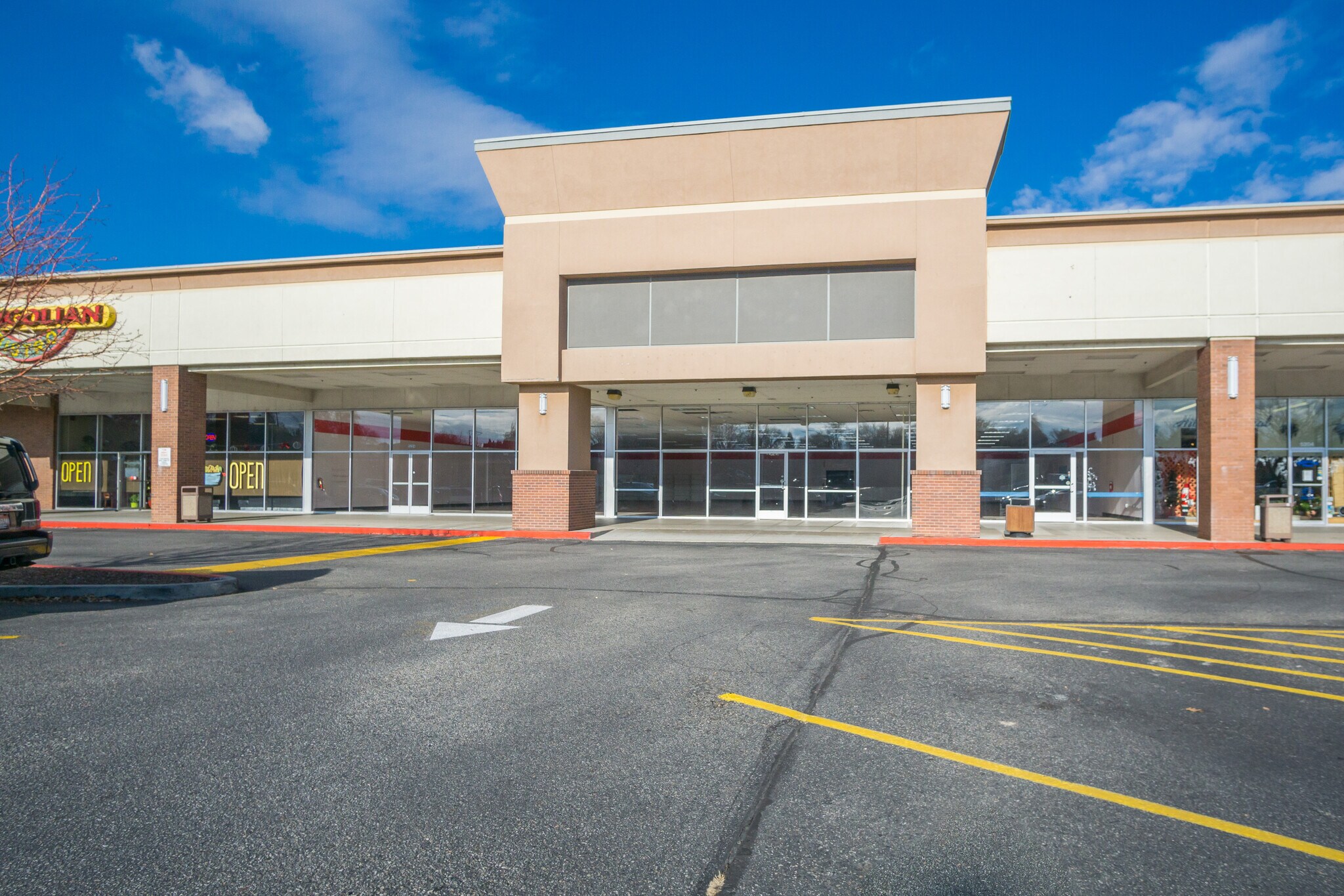 5010-5330-w-overland-rd-boise-id-83705-hillcrest-shopping-center