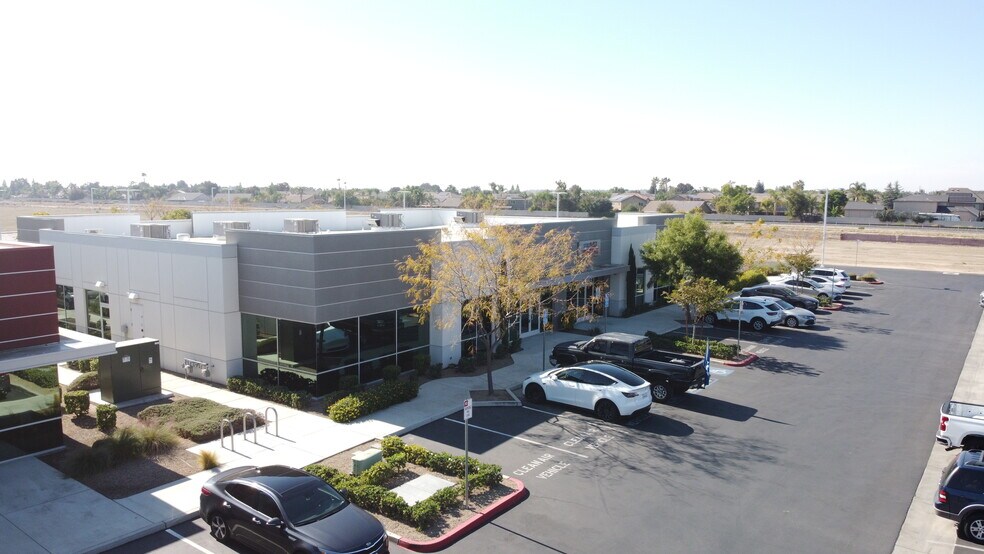 5701 Young St, Bakersfield, CA for sale - Building Photo - Image 2 of 11