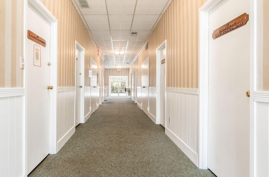 6649 N High St, Worthington, OH for lease - Building Photo - Image 3 of 8