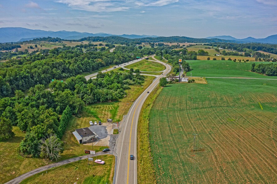 4373 S Lee Hwy, Natural Bridge, VA for sale - Building Photo - Image 3 of 15