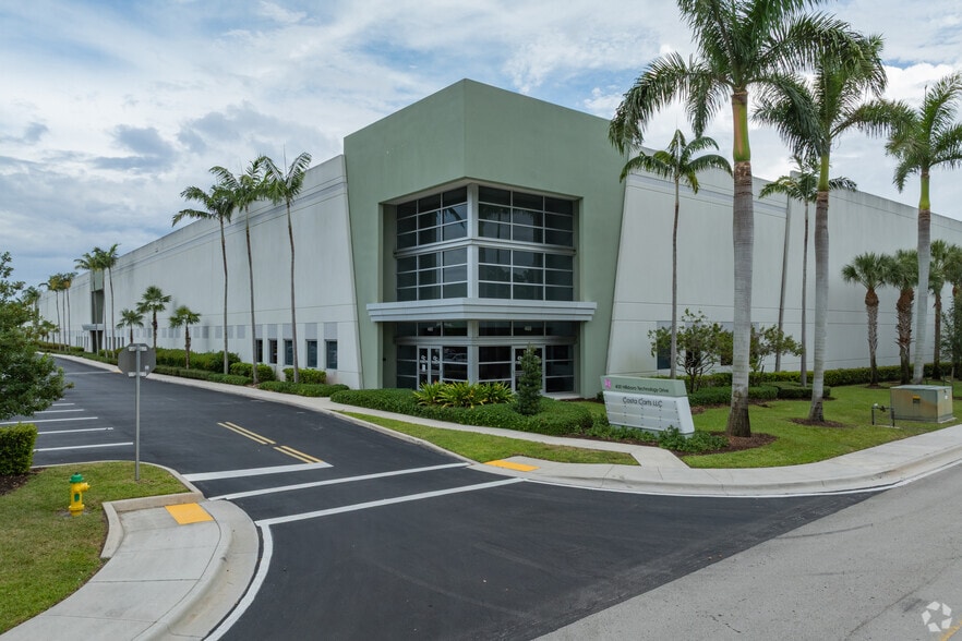 400 Hillsboro Technology Dr, Deerfield Beach, FL for lease - Primary Photo - Image 1 of 10