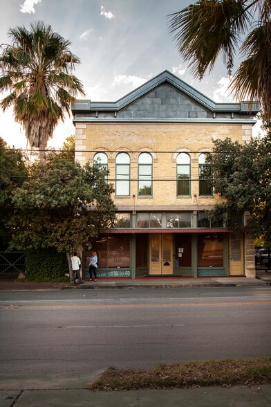 723 S Flores St, San Antonio, TX for lease - Primary Photo - Image 1 of 47