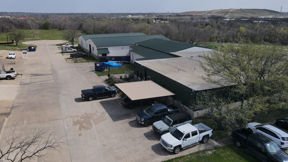 4809 Century Dr, Forest Hill, TX for lease - Building Photo - Image 2 of 19