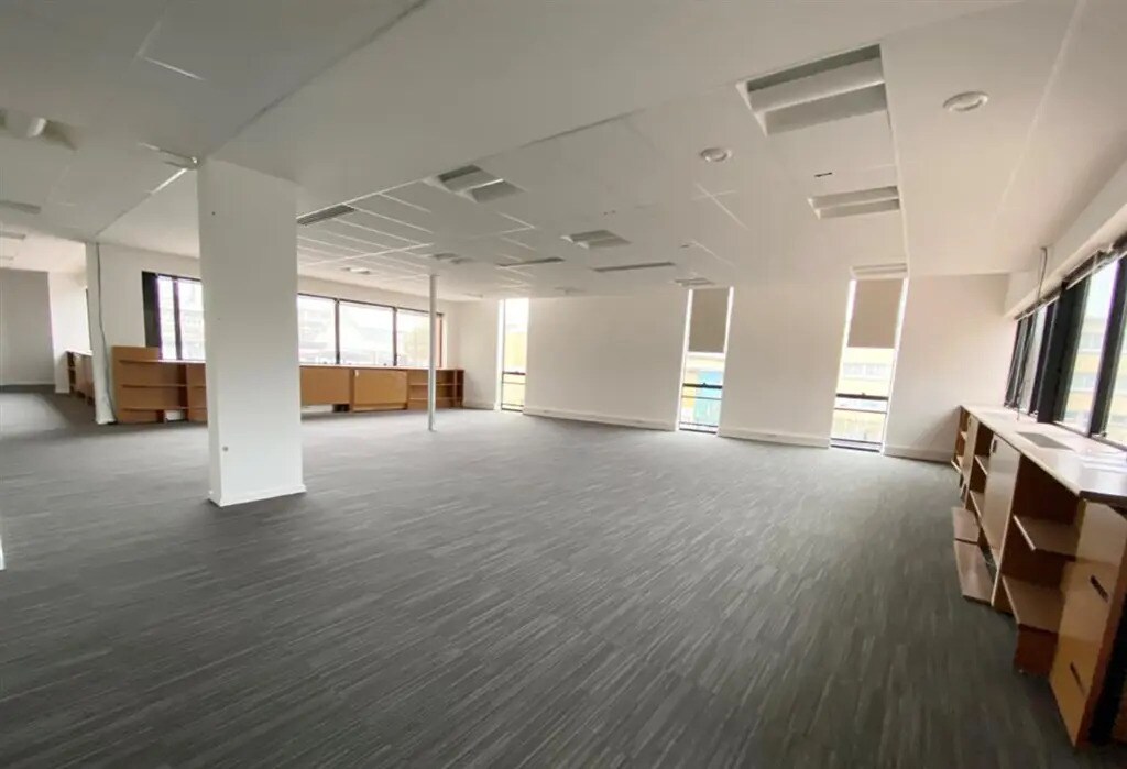 Office in Ivry-sur-Seine for sale Building Photo- Image 1 of 9