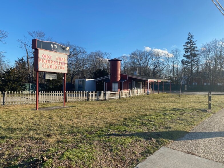 1 Main St, Center Moriches, NY for sale - Building Photo - Image 1 of 6