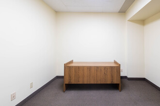 595 Clifton St, Winnipeg, MB for lease Interior Photo- Image 2 of 2