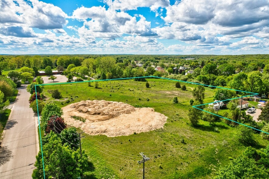 12750 Fountain Square, Davisburg, MI for sale - Building Photo - Image 2 of 8