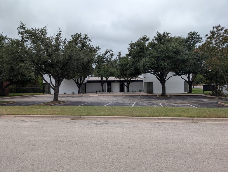 1315 Sam Bass Cir, Round Rock, TX for lease - Building Photo - Image 3 of 11