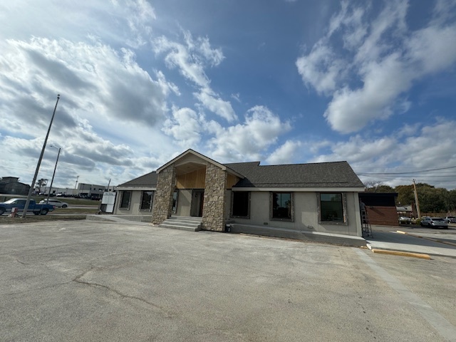 11338 Shawnee Mission Pky, Shawnee, KS for lease - Building Photo - Image 2 of 4