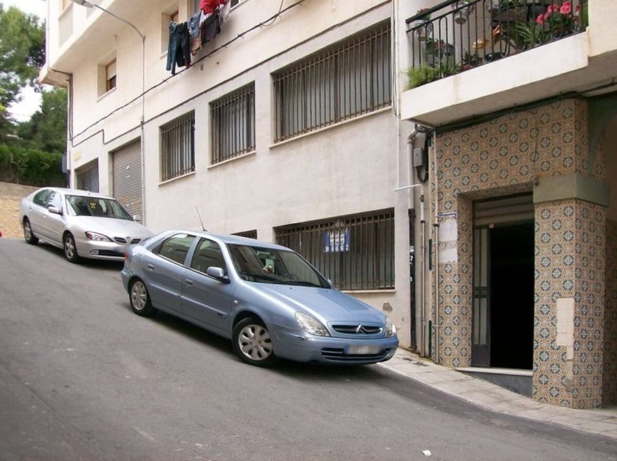 Retail in Onil, Alicante for lease Interior Photo- Image 1 of 4