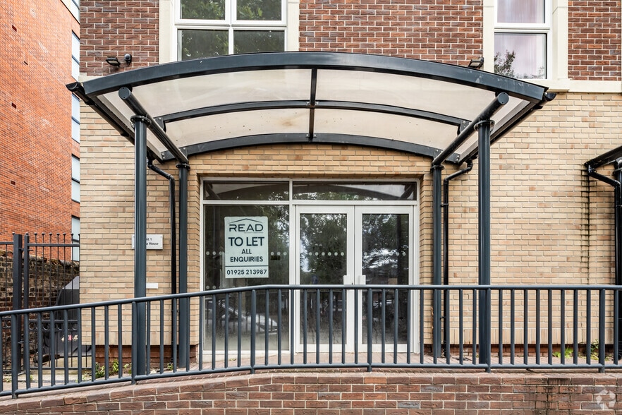 Palmyra Sq N, Warrington for lease - Building Photo - Image 2 of 4