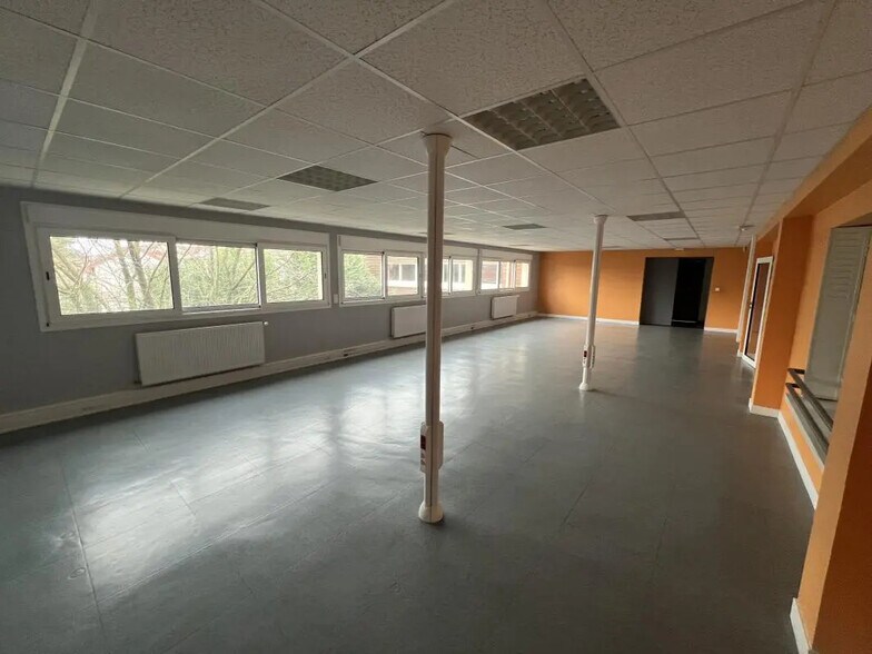Office in Le Bourget for lease - Interior Photo - Image 1 of 10