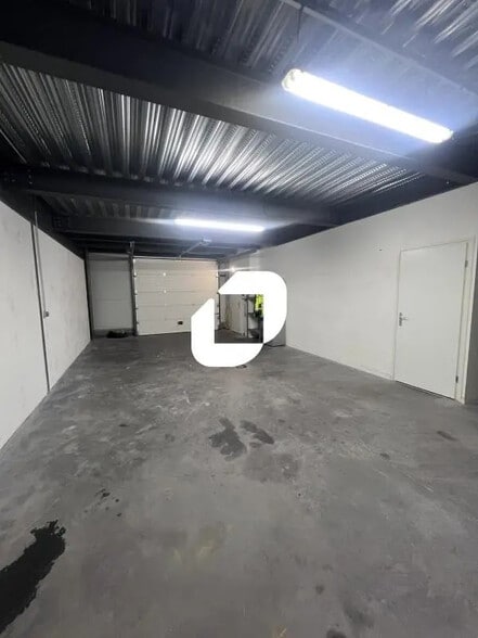 Flex in Gretz-Armainvilliers for lease - Interior Photo - Image 2 of 3