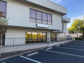 1890 Park Marina Dr, Redding, CA for lease Building Photo- Image 2 of 16