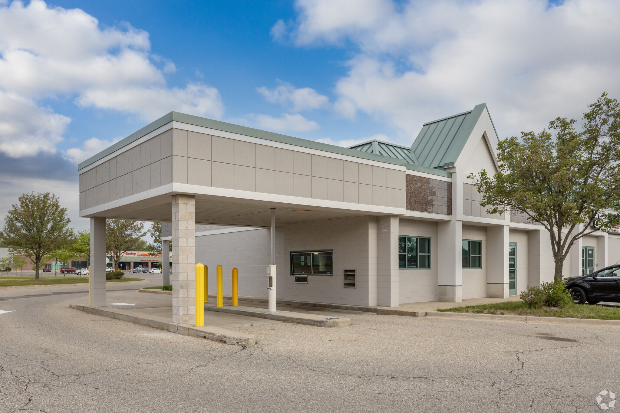 443 N Drake Rd, Kalamazoo, MI for sale Primary Photo- Image 1 of 1