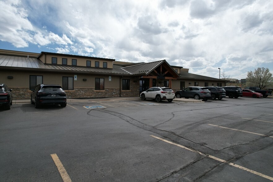 12700 E Broncos Pky, Englewood, CO for lease - Building Photo - Image 2 of 9